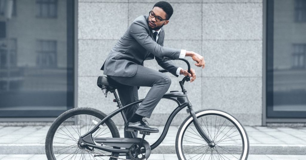 Chọn trang phục phù hợp để đạp xe đi làm