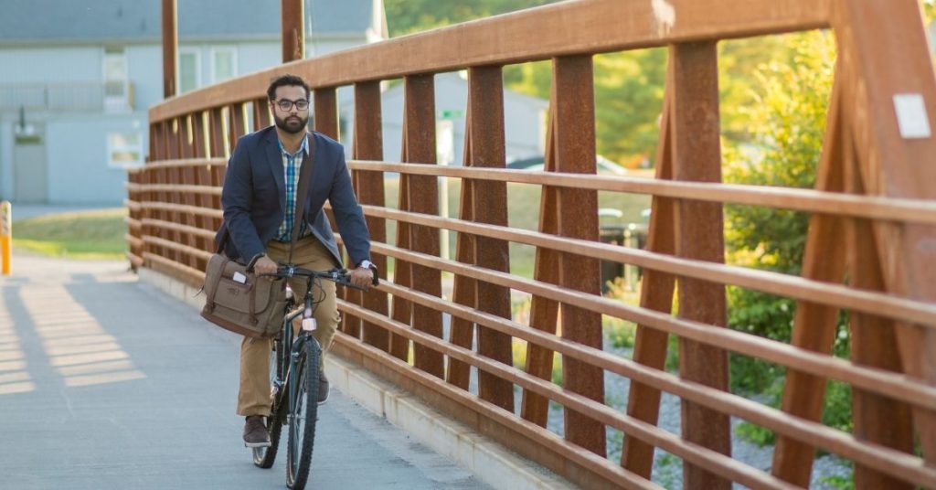 Đạp xe đi làm phong cách mới của CEO