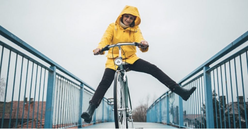 18 điều cần lưu ý khi đạp xe dưới trời mưa